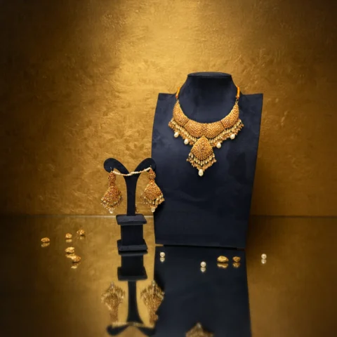 Regal 21 Karat Gold Necklace & Earring Set (3 Tola)